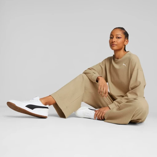 Спортивные брюки женские Puma Her Straight Pants песочного цвета