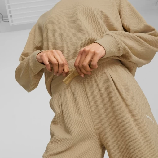 Спортивные брюки женские Puma Her Straight Pants песочного цвета