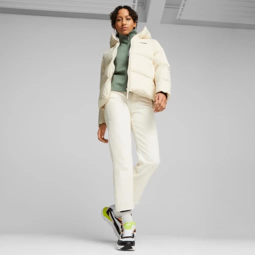 Куртка пуховик женская Puma Hooded Ultra Down Puffer молочного цвета