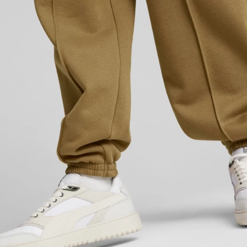 Спортивные брюки женские Puma Classics Sweatpants светло-коричневого цвета