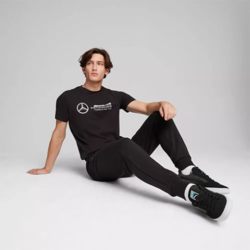 Футболка чоловіча Puma MAPF1 ESS Logo Tee чорного кольору