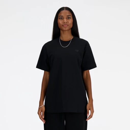 Футболка жіноча New Balance NB Athletics чорного кольору