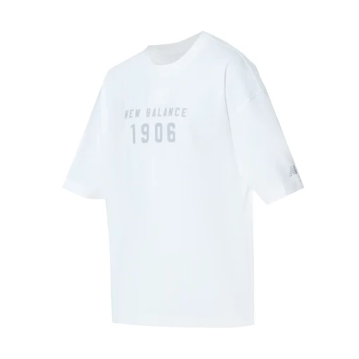 Футболка женская New Balance Iconic Collegiate белого цвета