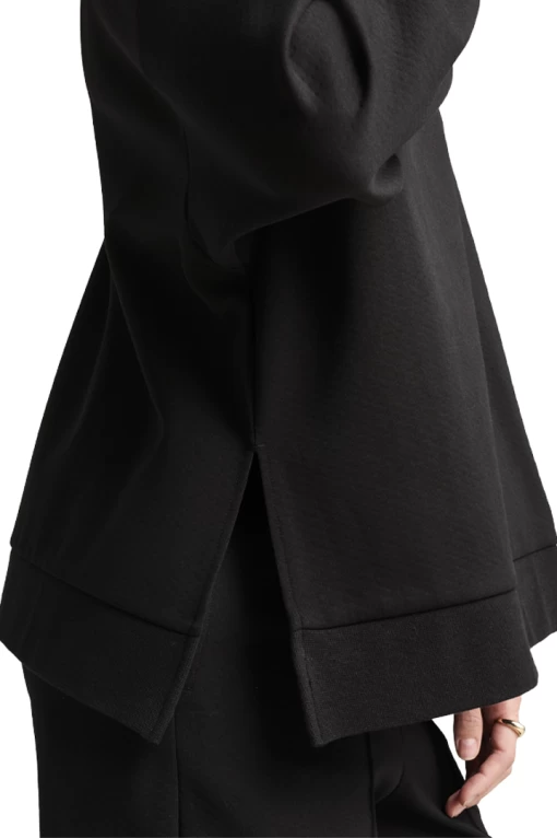 Свитшот женский PUMA WARDROBE ESS Oversized Crew черного цвета