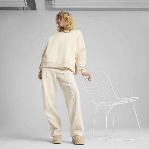Свитшот женский PUMA WARDROBE ESS Oversized Crew молочного цвета