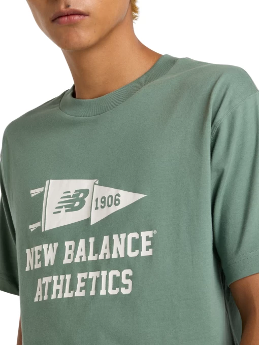 Футболка чоловіча New Balance Varsity Pennant зеленого кольору